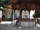 Vorschaubild dscf_F30-2_012201_Sarajevo_-_Gazi-Husrev-Beg-Moschee,_Brunnen,_Mannerseite.jpg 