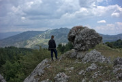 Felsen bei Weide Kokojka, Blick über Berge